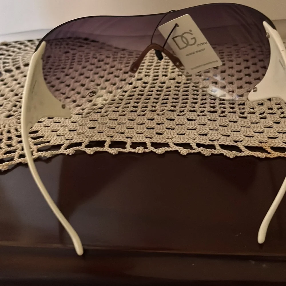 DG  Luxury Shield Sunglasses New - Picture 5 of 9